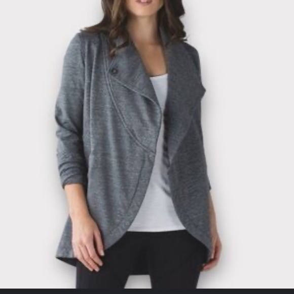 Lululemon‎ Women’s Thats a Wrap Sweater Cardigan Size 4 Athletic - Picture 1 of 12